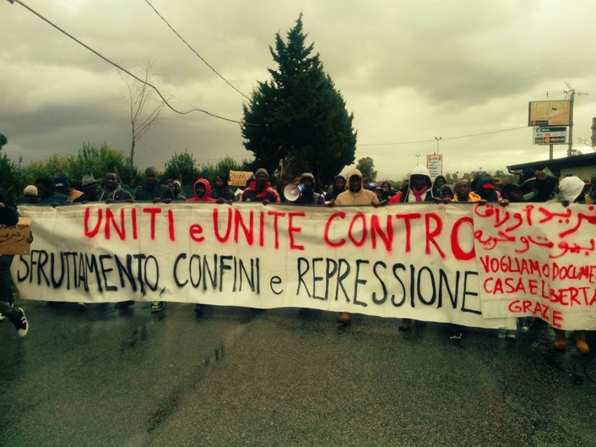 'Illegal' migrants protest in Regio Calabria: "Men and women united against exploitation, lockdown and repression" (Credit: Facebook)