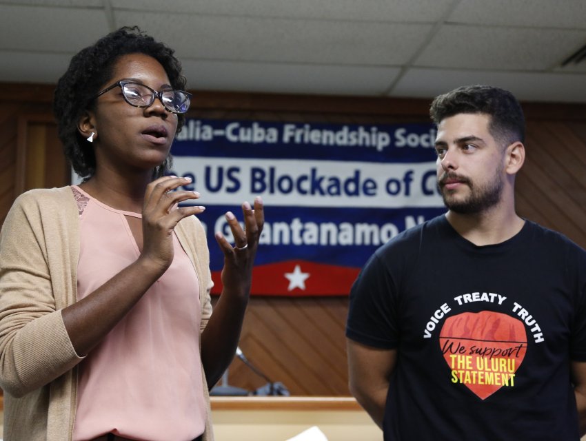 Marianniz Díaz and Ivan Ernesto Barreto building solidarity with Cuba