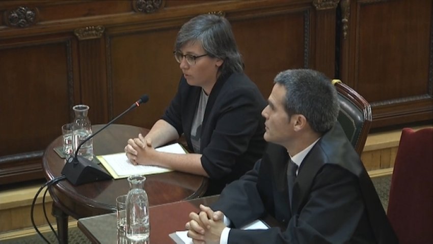 Former CUP MP Mireia Boya, accompanied by her lawyer, gives evidence