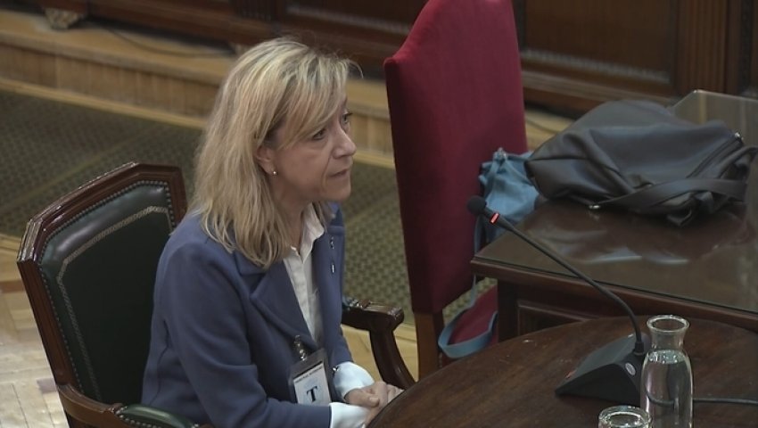 Neus Lloveras, former president of the Association of Municipalities for Independence, giving evidence