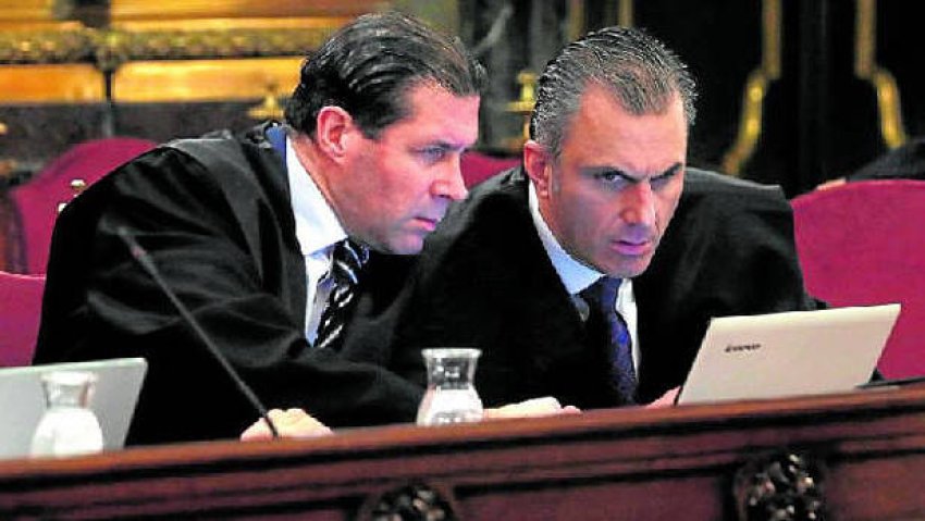 Lawyers for the people's prosecution, Vox. Pedro Fernández (left) and Vox organisational secretary Javier Ortega