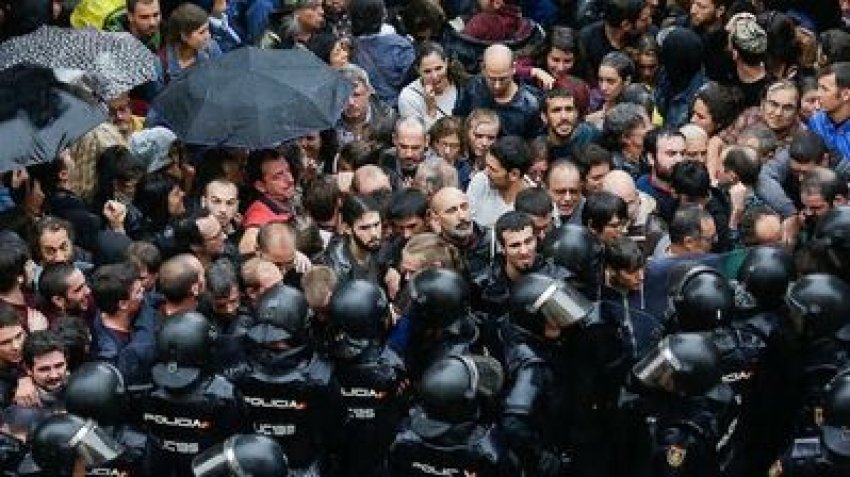 Spanish National Police at work on October 1, 2017