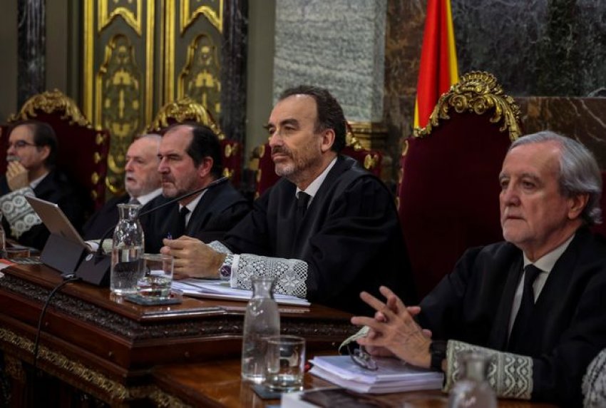 The presiding judges, with chief judge Manuel Marchena in the middle (Credit: Ara)