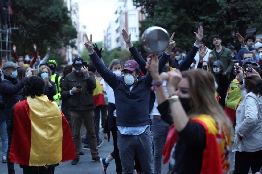 Protest against lockdown in Madrid's wealthy Salamanca neighbourhood (Credit: EFE | Rodrigo Jiménez)