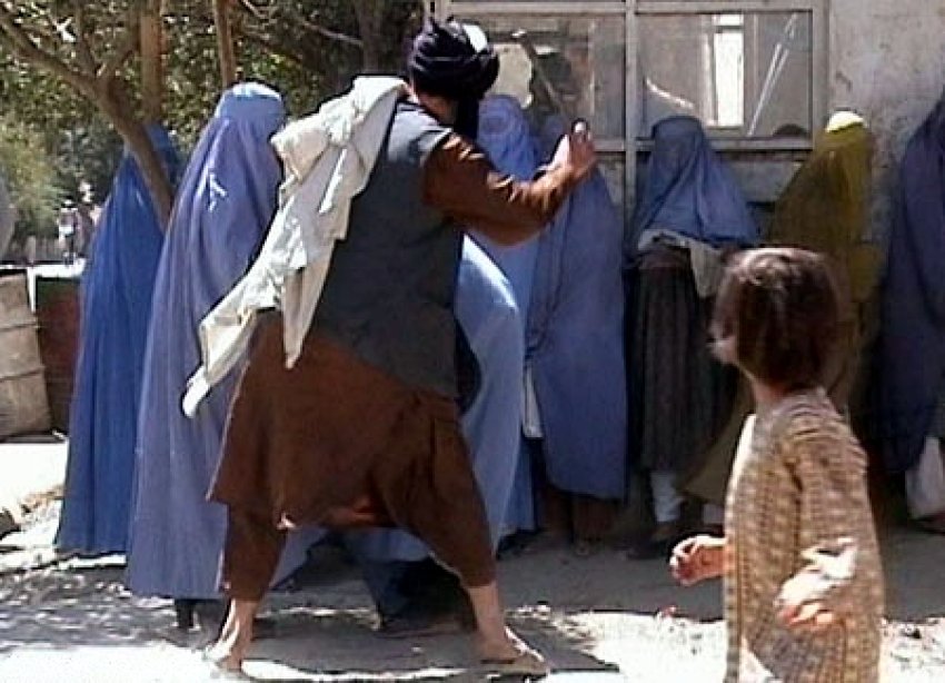 Taliban beating woman in public in 2001 cr RAWA