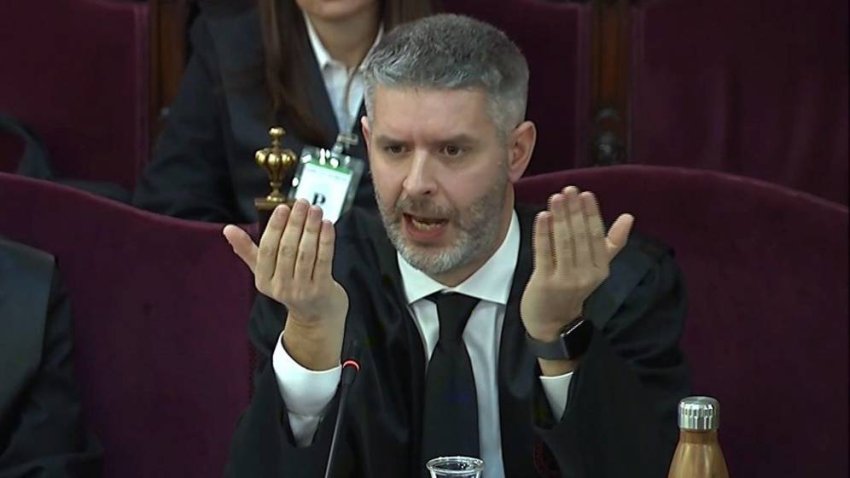 Andreu Van den Eynde, defence counsel for Raül Romeva and Oriol Junqueras, cross-examines Pérez de los Cobos