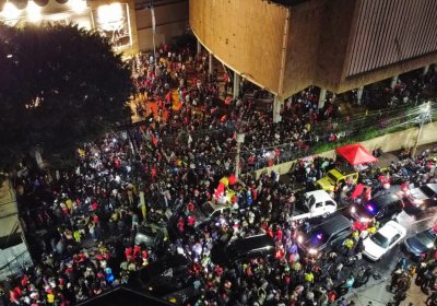 Crowds outside the Honduran National Congress