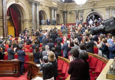 Catalan Parliament applauds Ukrainian representative