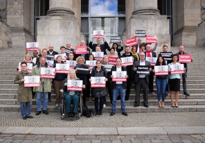 German MPs from several democratic parties call for Julian Assange's release on October 19. 