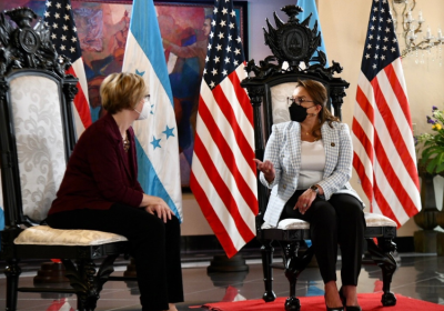 US Ambassador Laura Dogu (left) and Honduran President Xiomara Castro