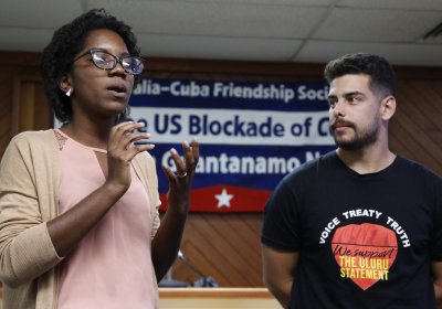 Marianniz Díaz and Ivan Ernesto Barreto building solidarity with Cuba