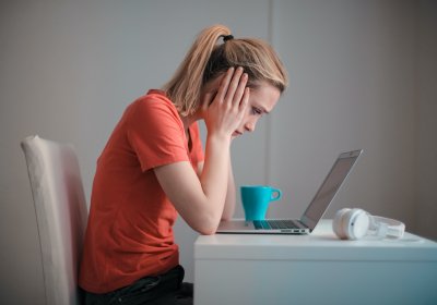 A poor student looks at their laptop