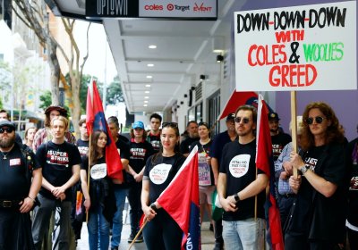 RAFFWU members rally in Meanjin/Brisbane while the strike is underway. 