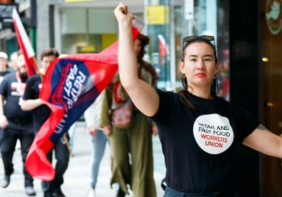 Coles and Woolies workers on strike in Brisbane