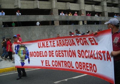 Banner demanding workers' control and socialist management of industry. Caracas, November 9.