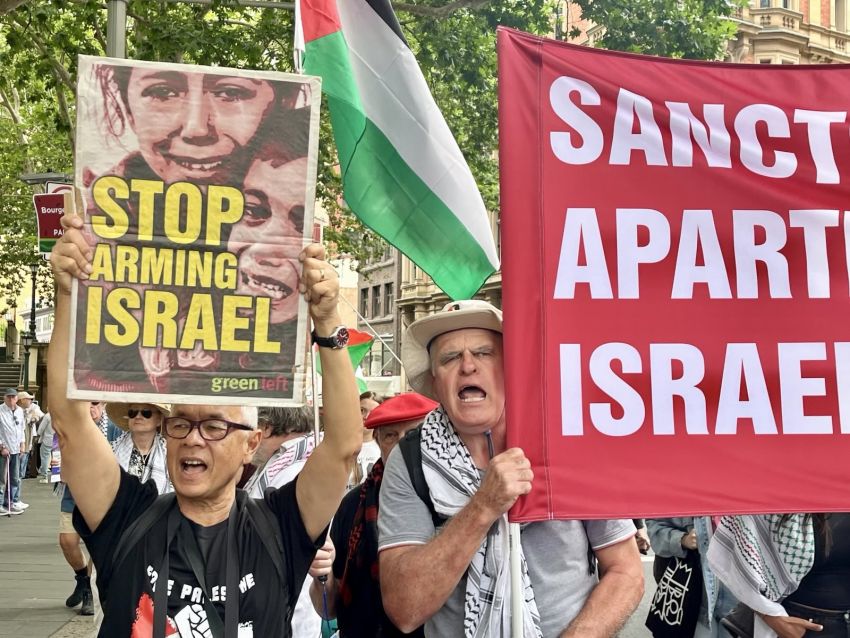 Sign which says stop arming Israel