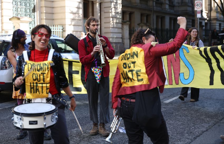 'Drown out hate': Riff Raff playing music confronting Magan-djin/Brisbane transphobic rally