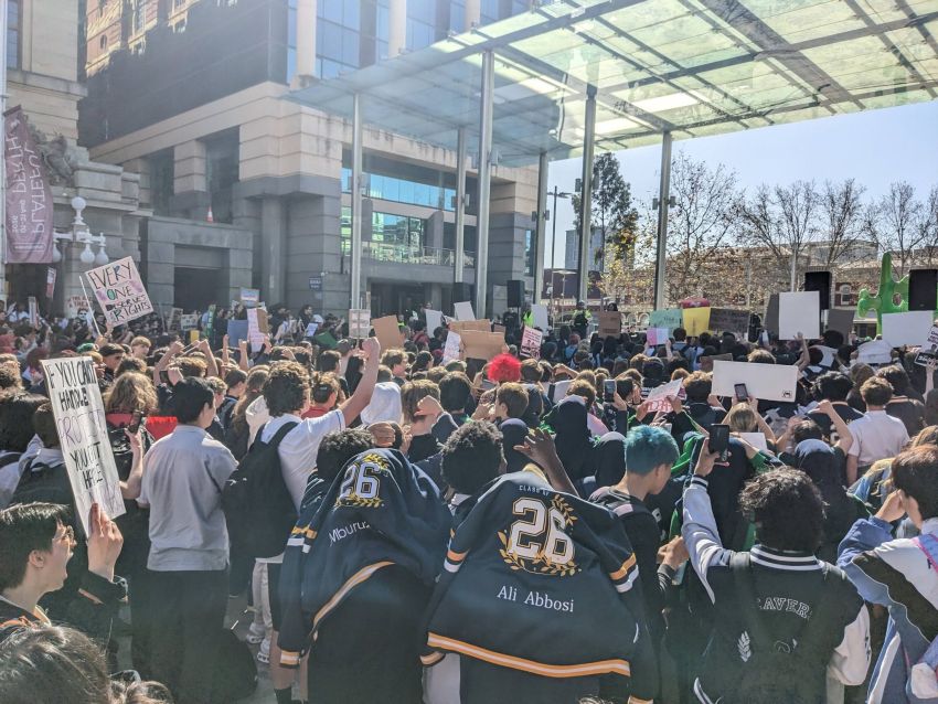 crowd in boorloo or perth
