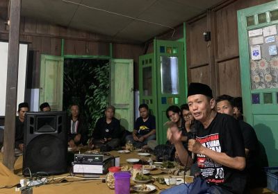 People sitting on the floor having a meeting