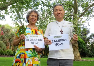 Suzie Don Leonard and Uniting Church Wangaratta's Rev Hoon You. Photo: Simone Kerwin 