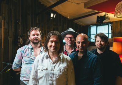 Les Thomas and his band