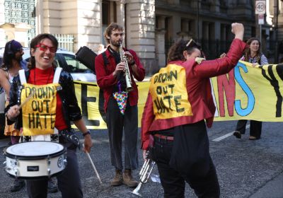 'Drown out hate': Riff Raff playing music confronting Magan-djin/Brisbane transphobic rally