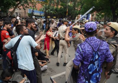 indian police attack student protesters