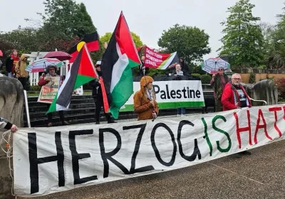 Protesters rally ion solidarity with Palestine in Katoomba