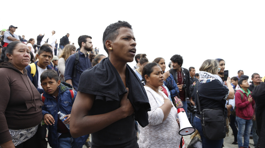 Chomsky: Migrant caravan 'fleeing US-created horrors'