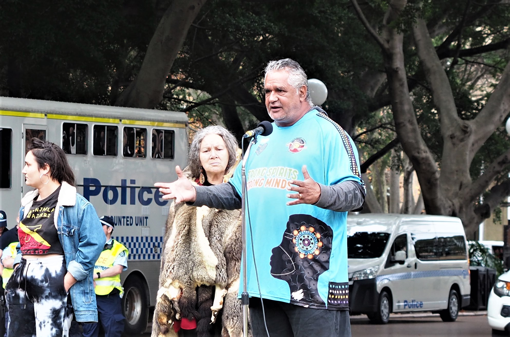 Gomeroi man Raymond "Bubbly" Weatherall addressing the crowd. Photo: Peter Boyle