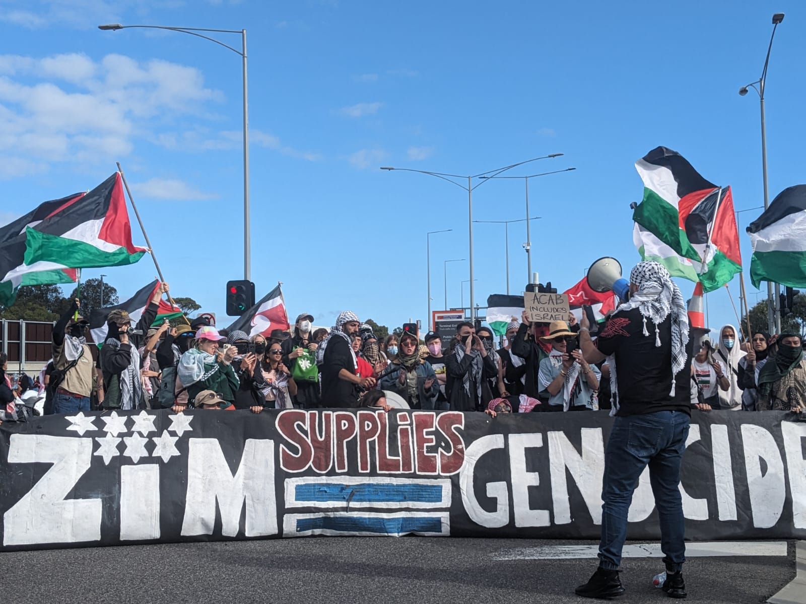 Zim supplies genocide banner at the Webb Dock blockade